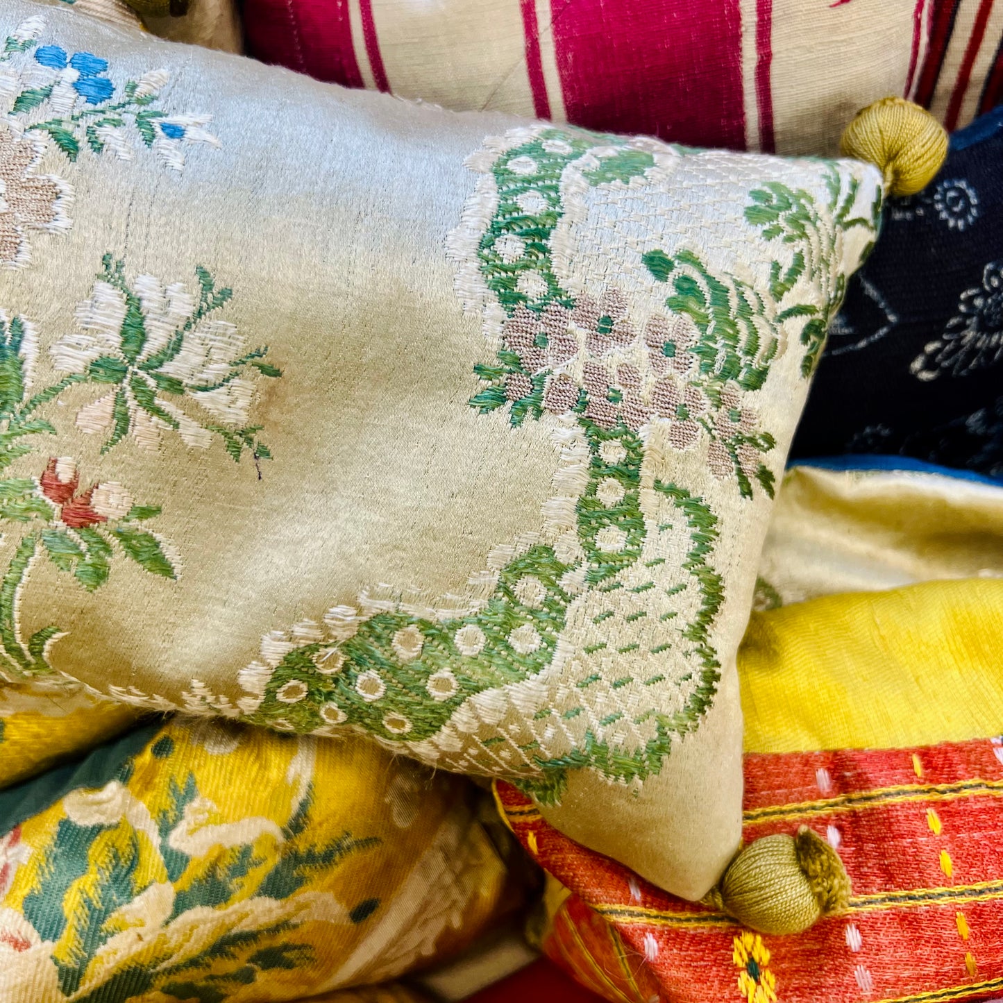 Lyonaise Brocade Silk Lavender Pillow - L