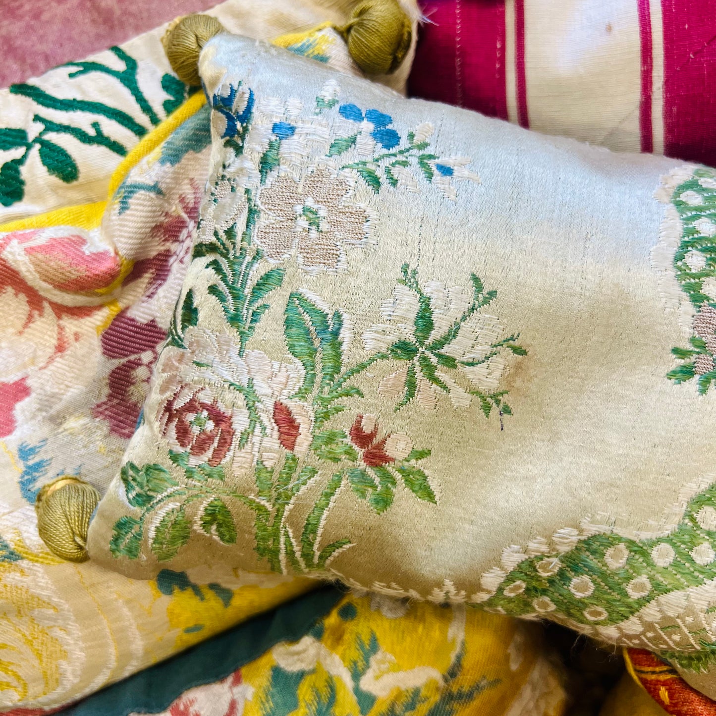 Lyonaise Brocade Silk Lavender Pillow - L