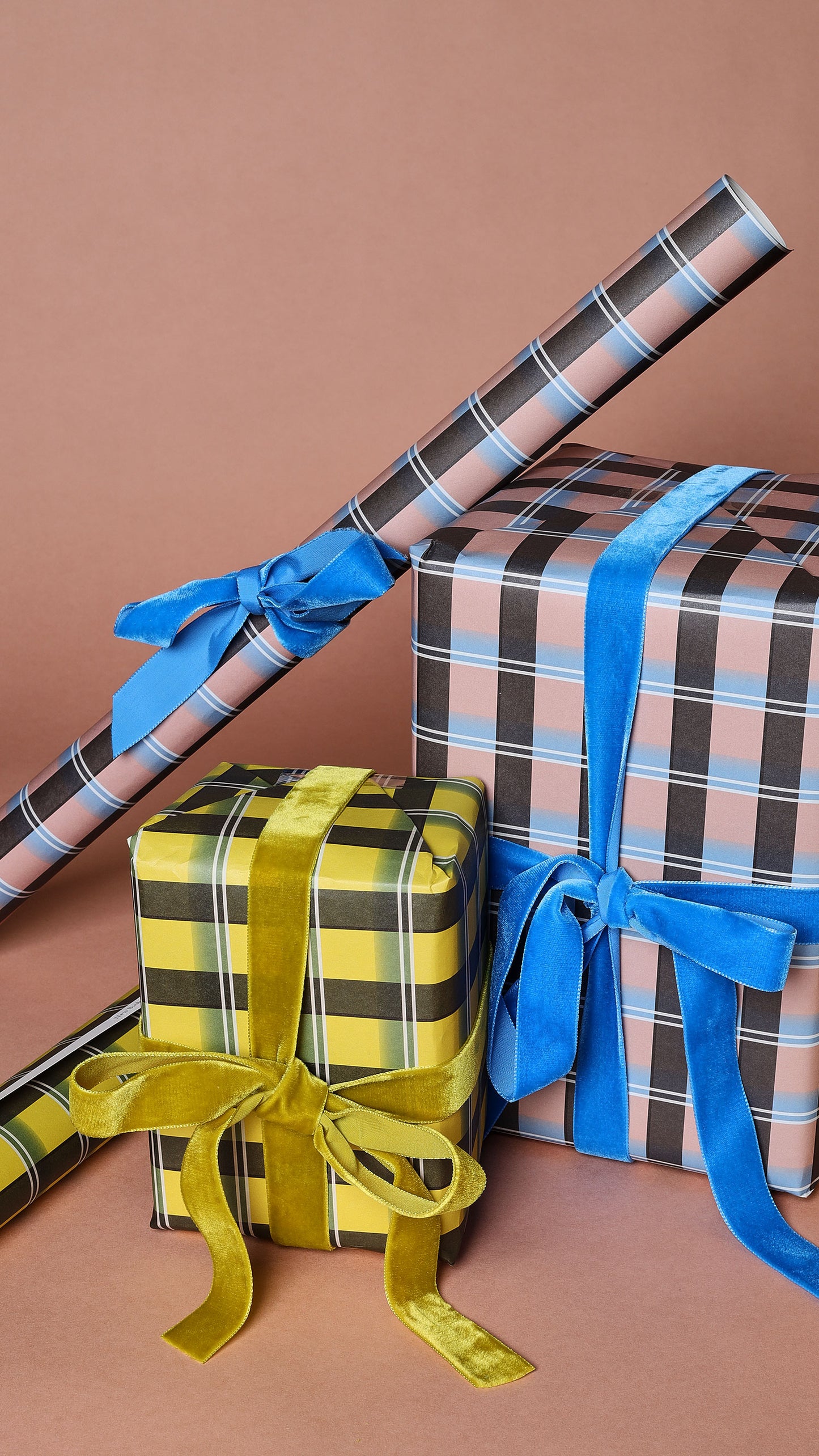 Biedermeier Check Patterned Paper - 5 Sheets Of Yellow/Khaki Paper