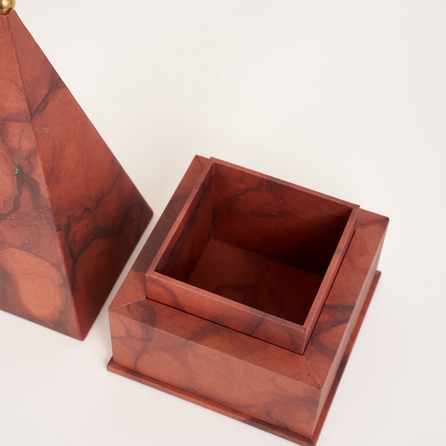 Pyramid Box - Rosso Verona