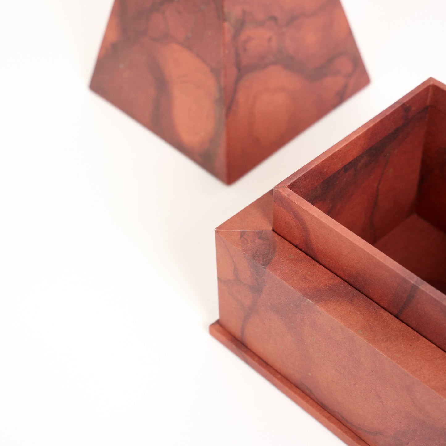 Pyramid Box - Rosso Verona
