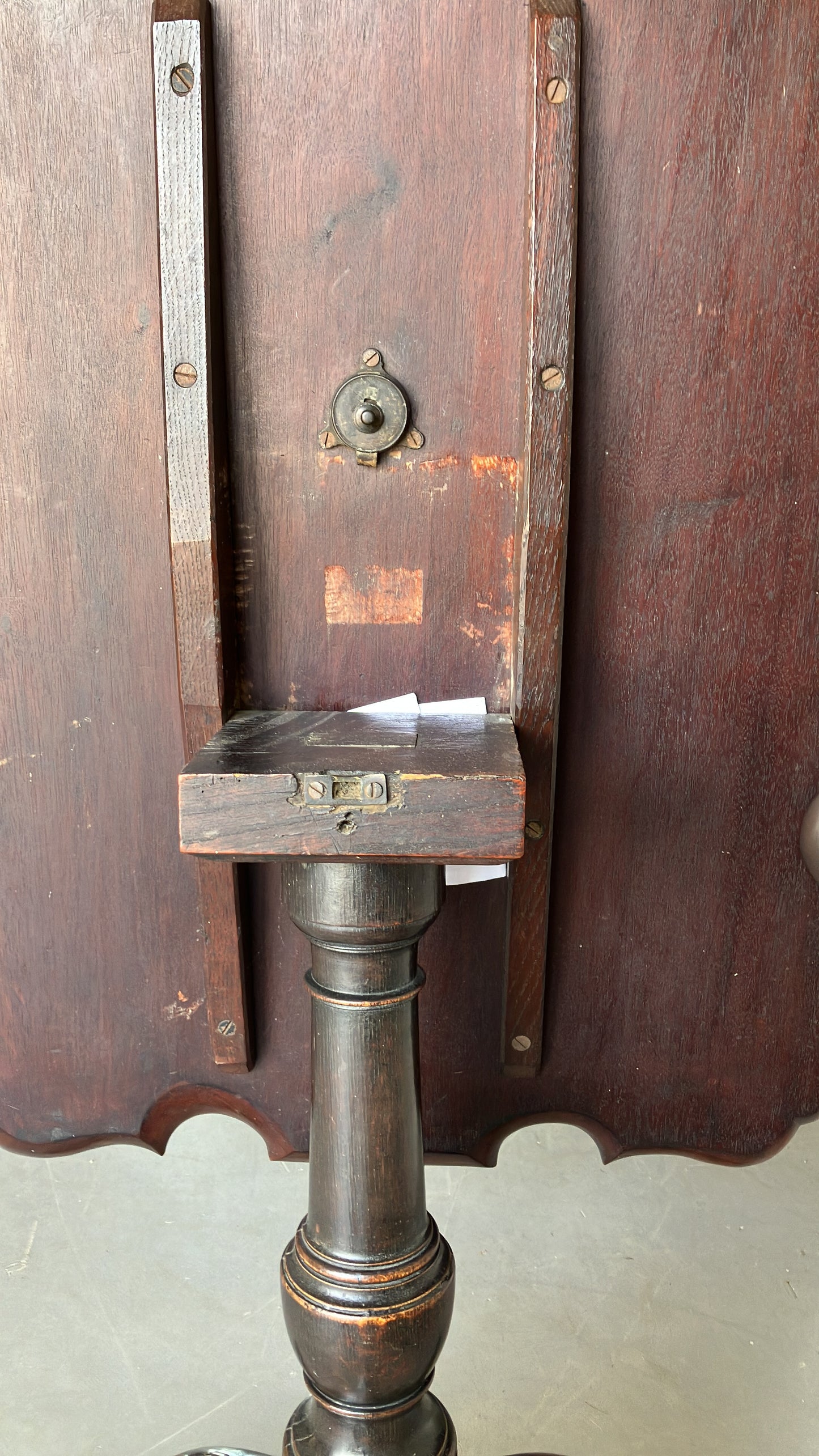 A George III Mahogany Tilt Top Table