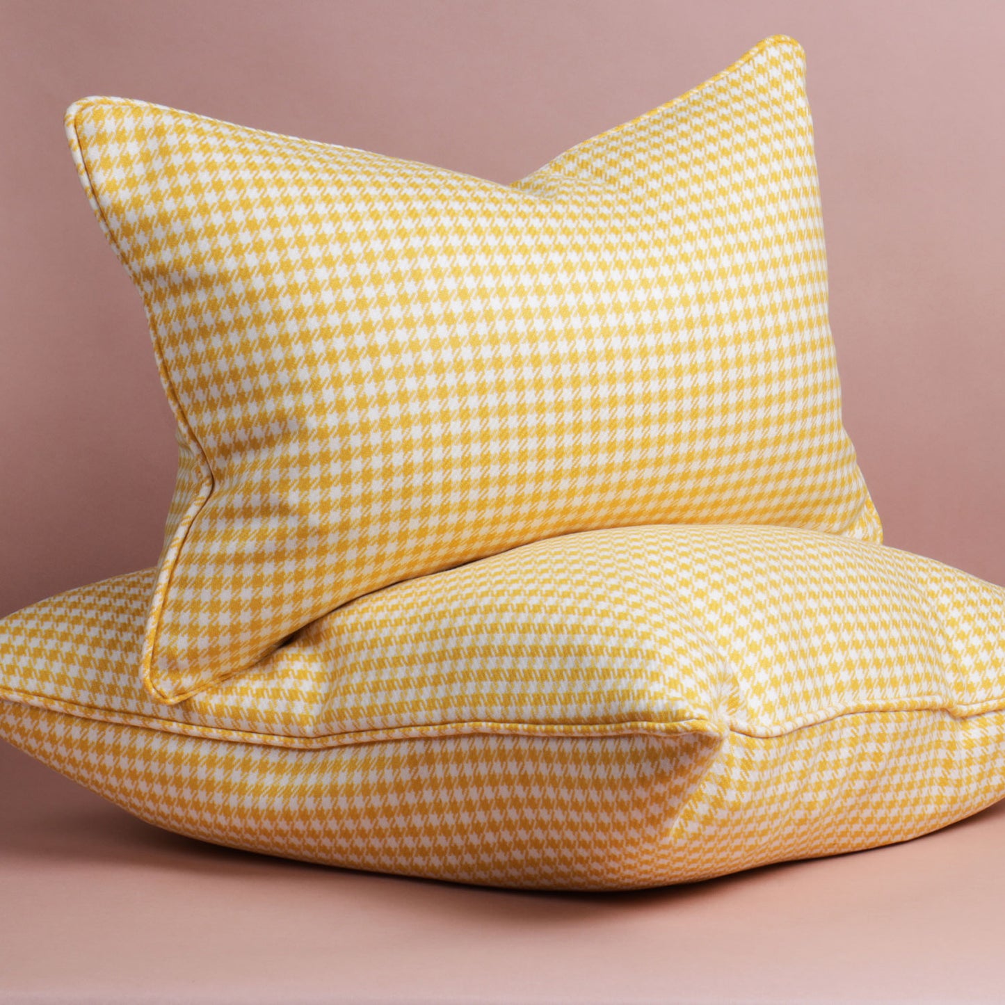 Large Houndstooth Lambswool Cushion - Gold