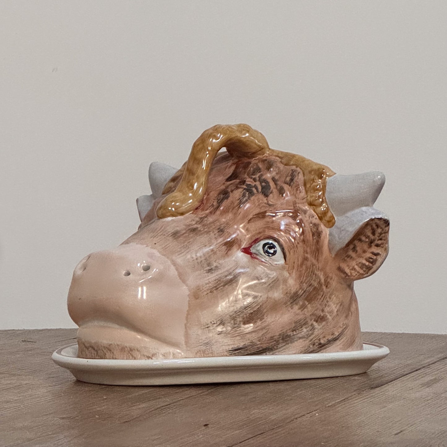 A Mid 19th Century Staﬀordshire Cow Cheese Dish