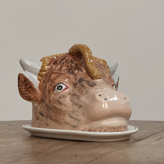 A Mid 19th Century Staﬀordshire Cow Cheese Dish