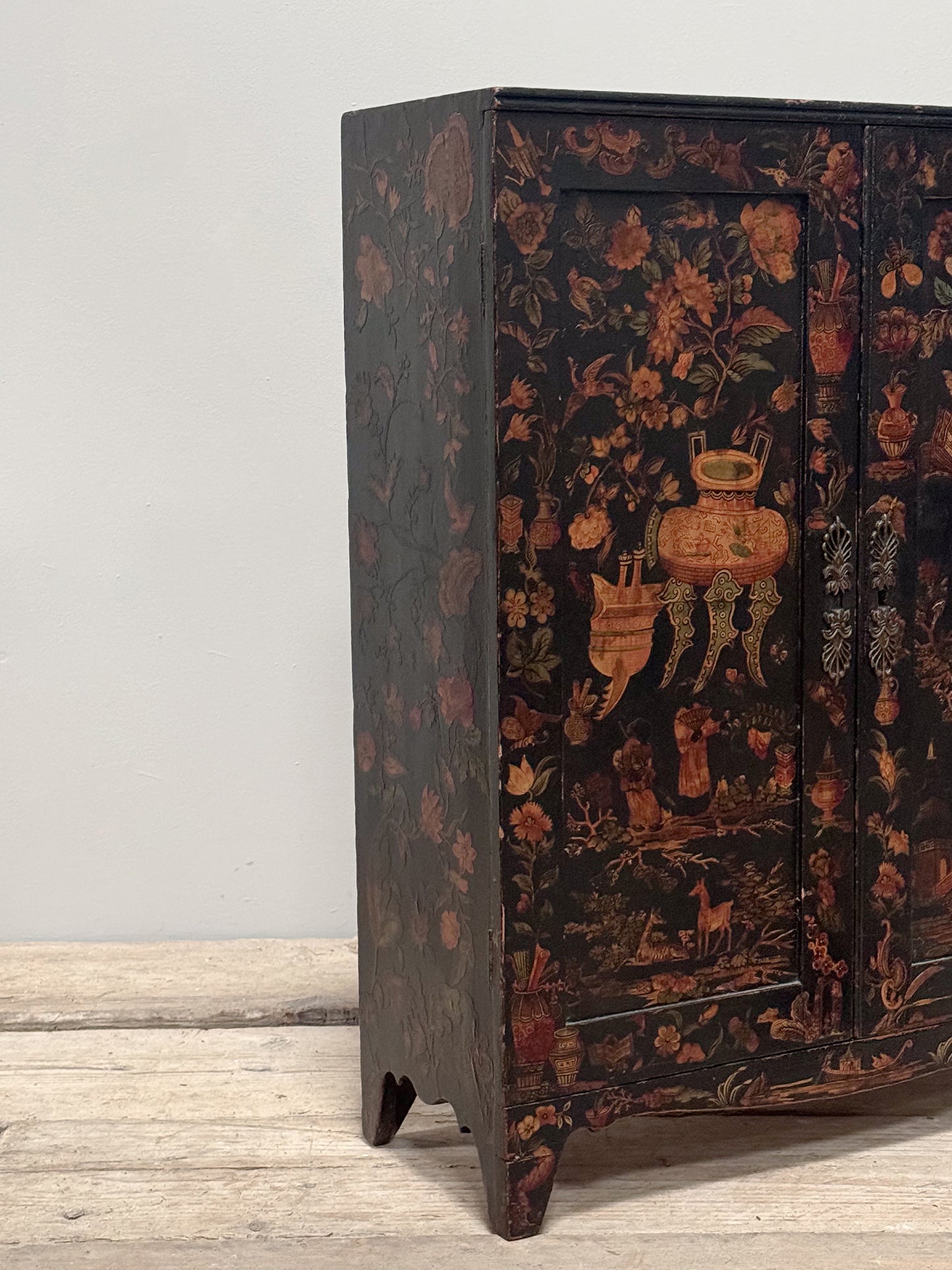 An Early 19th Century Découpage Chinoiserie Cabinet