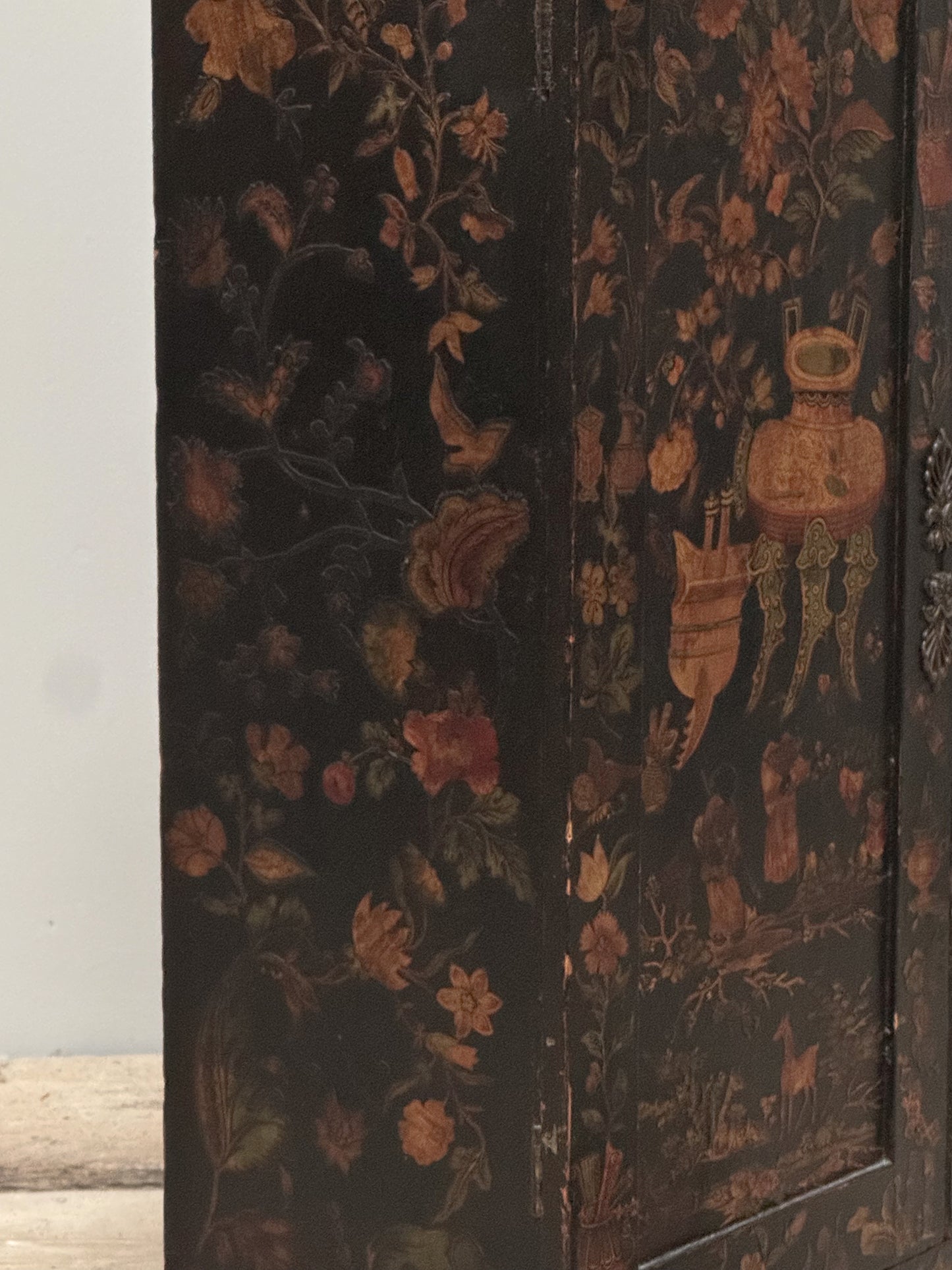 An Early 19th Century Découpage Chinoiserie Cabinet