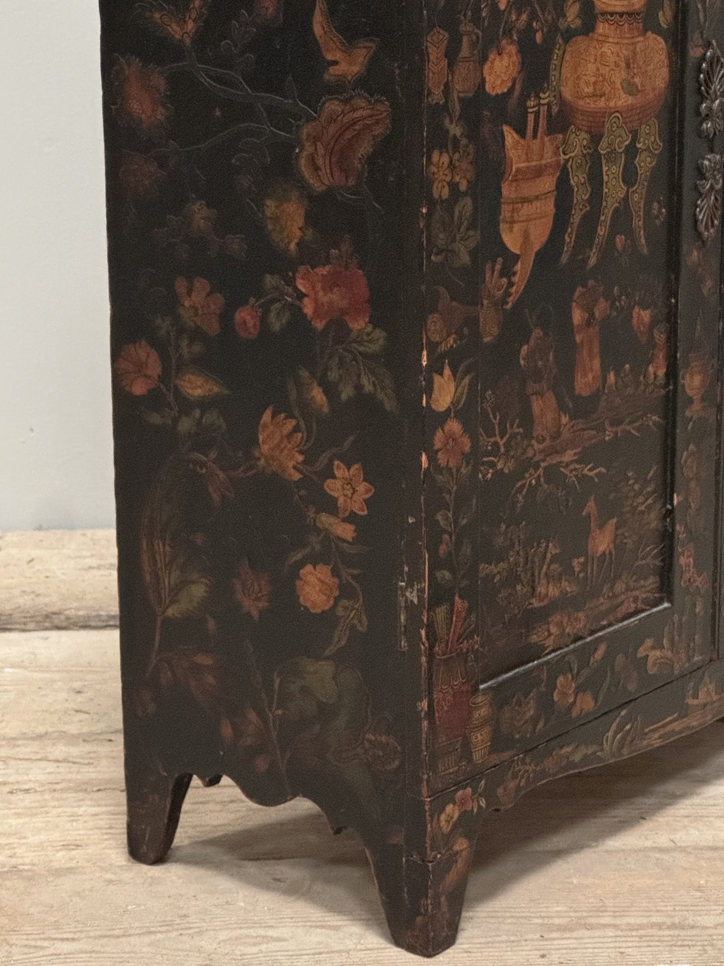 An Early 19th Century Découpage Chinoiserie Cabinet