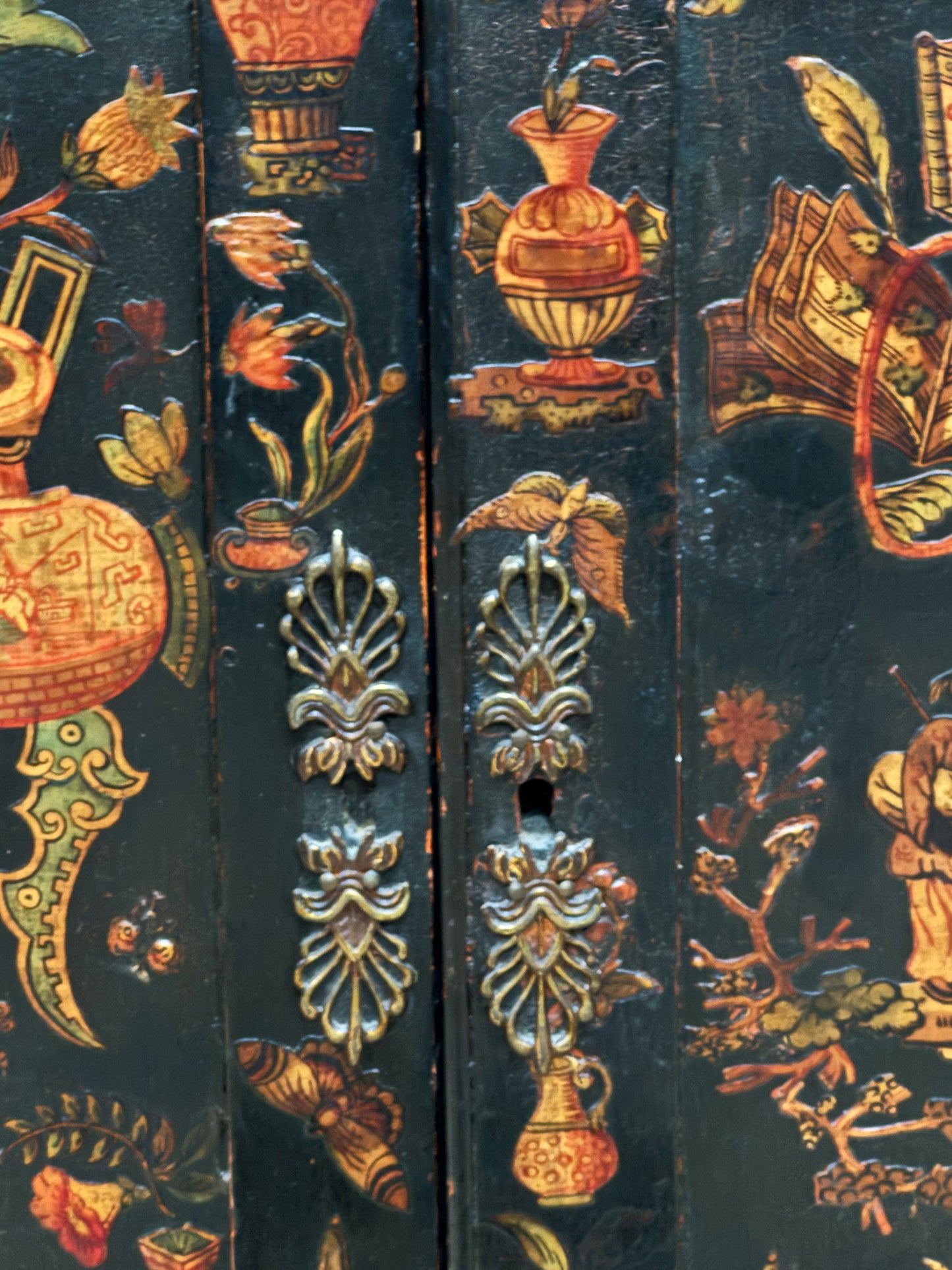 An Early 19th Century Découpage Chinoiserie Cabinet