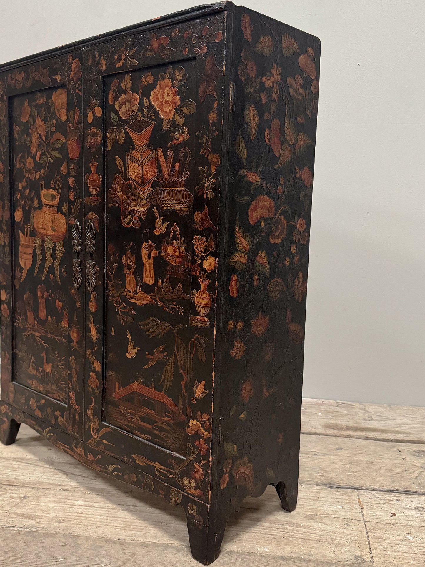 An Early 19th Century Découpage Chinoiserie Cabinet